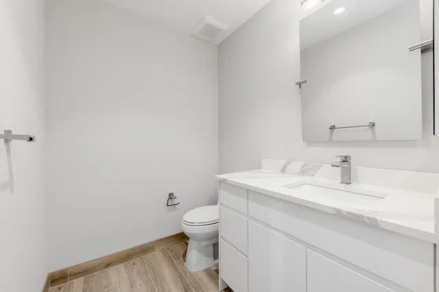 Unit 305 photo 15