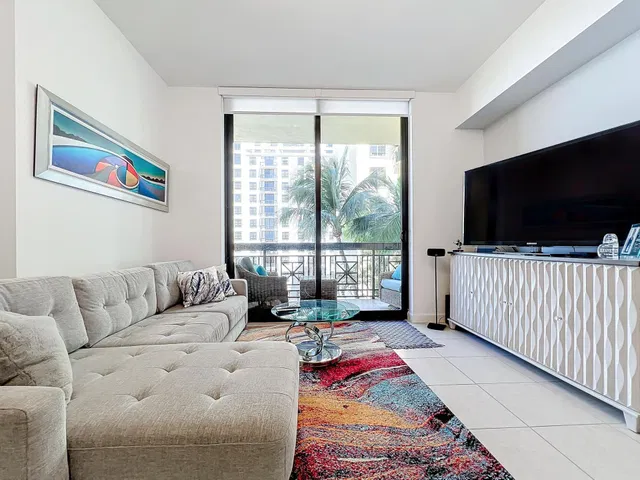 One City Plaza Unit 928 photo 4