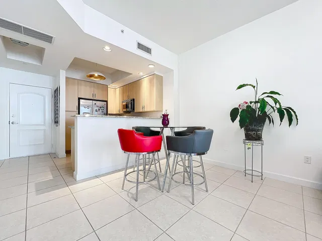 One City Plaza Unit 928 photo 5