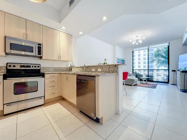 One City Plaza Unit 928 photo 6