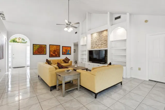 Residence photo 2