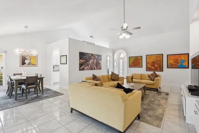 Residence photo 3