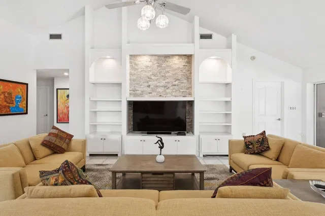 Residence photo 4