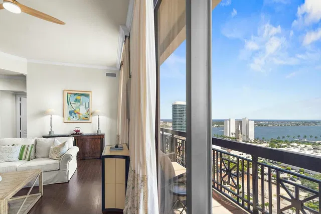 One City Plaza Unit 1602 photo 2