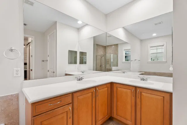 Canterbury Place Residence photo 27