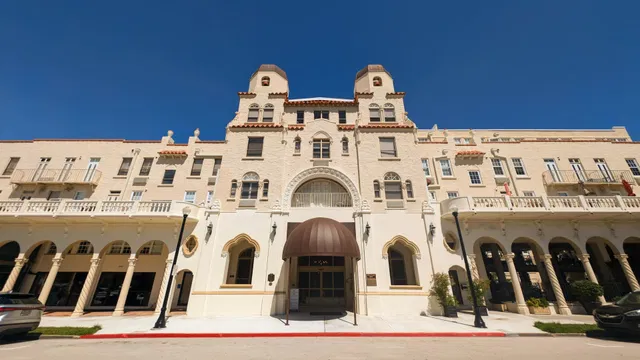 235 Sunrise Avenue #1050