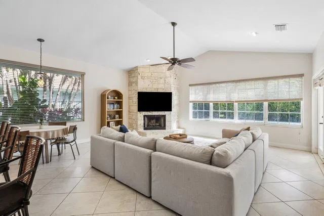 Colonnade Boca Raton Residence photo 17