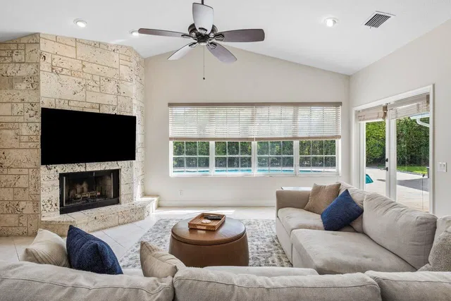 Colonnade Boca Raton Residence photo 18