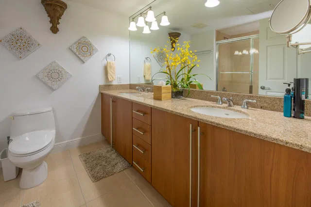610 Clematis Unit 317 photo 33