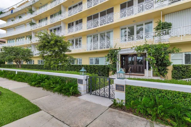 425 Worth Avenue #2c