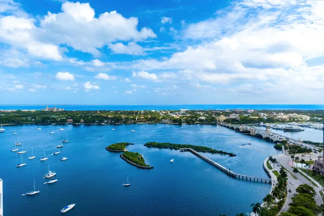 The Plaza of The Palm Beaches Unit 27a photo 3