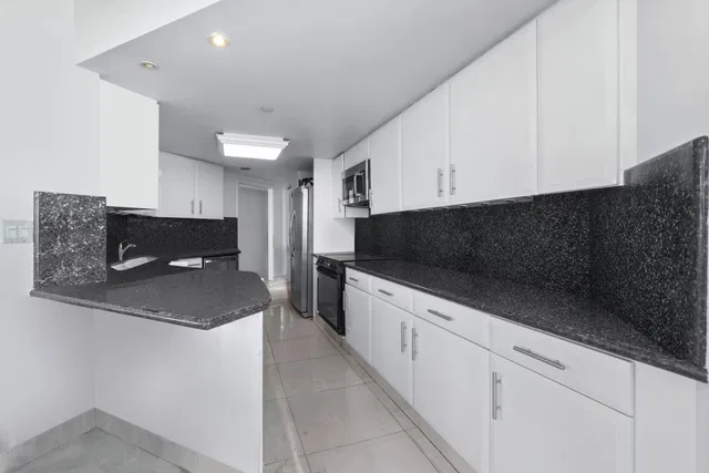 The Plaza of The Palm Beaches Unit 27a photo 12