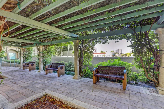 The Metropolitan Unit 514 photo 24