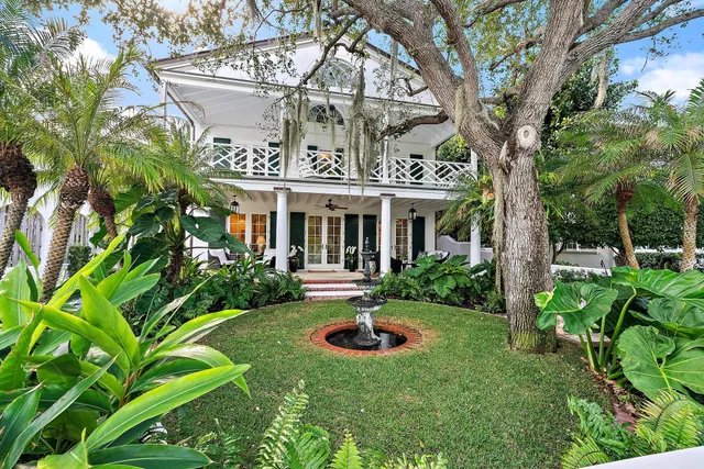 142 Seaspray Avenue