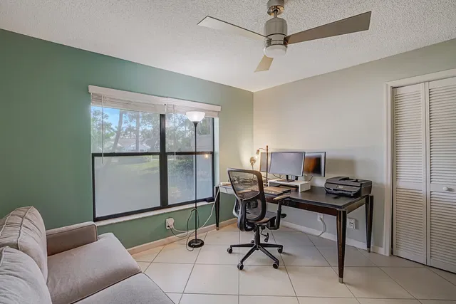  Residence photo 15