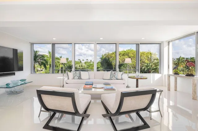 Palm Beach Towers, Palm Beach Unit 221b photo 2
