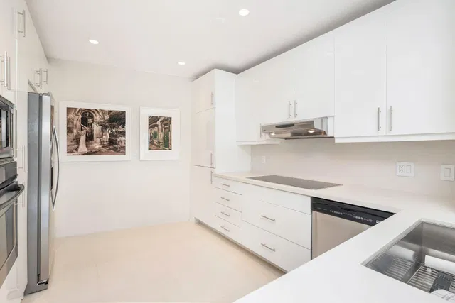 Palm Beach Towers, Palm Beach Unit 221b photo 4