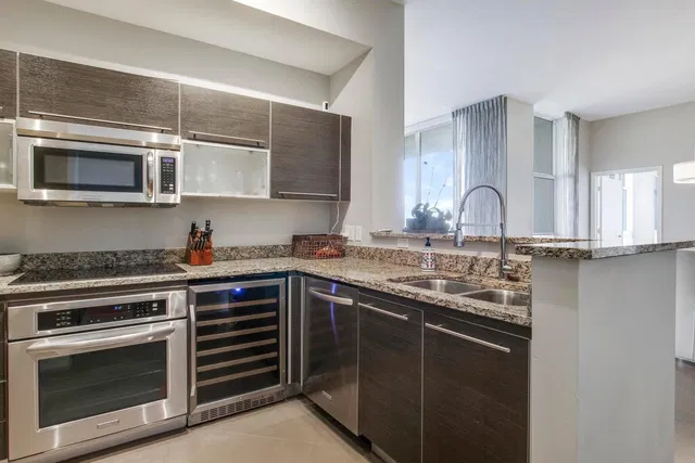 CityPlace South Tower Unit 910 photo 7