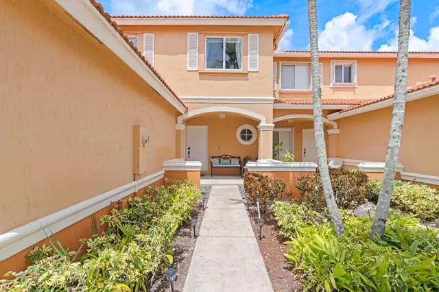 Residence photo 3