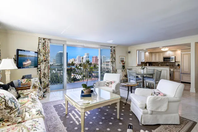 434 Chilean Avenue #6d