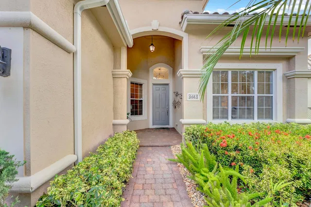 Residence photo 3