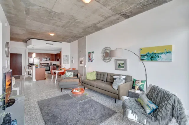 The Edge Unit 527 photo 11