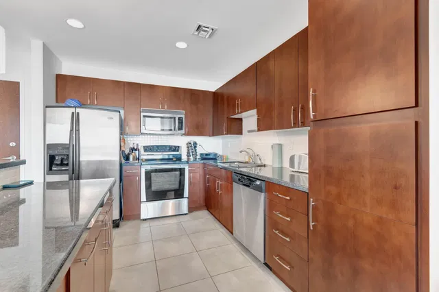 The Edge Unit 527 photo 15