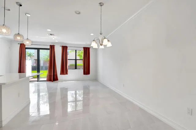  Residence photo 8