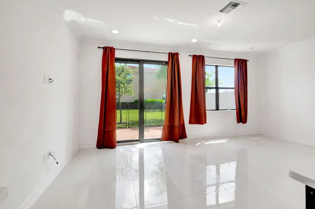  Residence photo 12