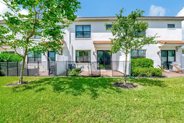  Residence photo 15