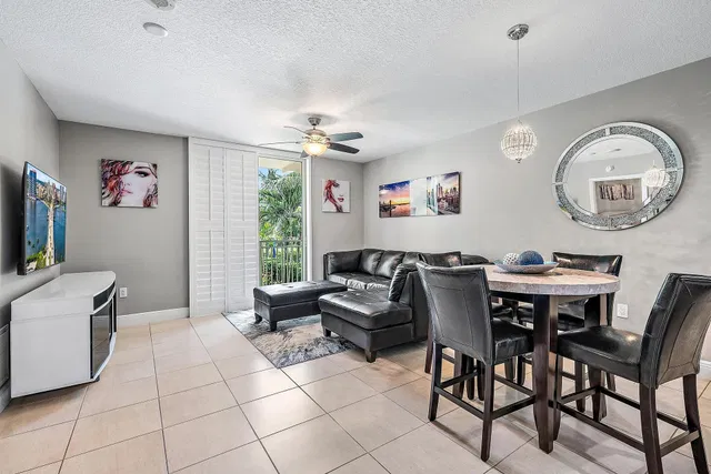 610 Clematis Unit 321 photo 9