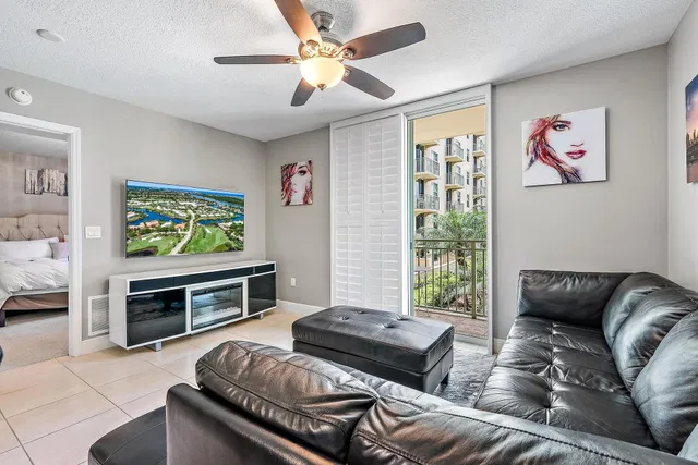 610 Clematis Unit 321 photo 10