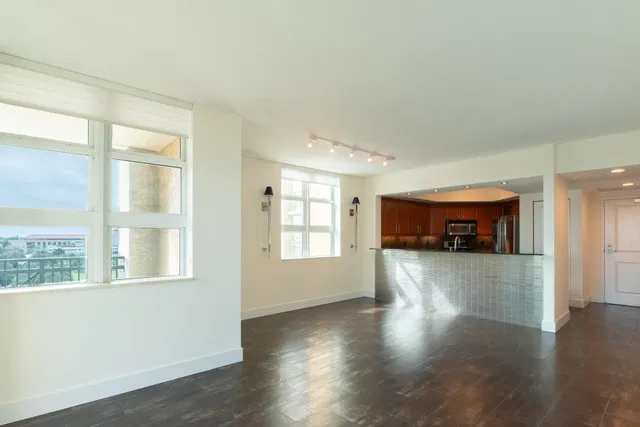 The Metropolitan Unit 613 photo 6