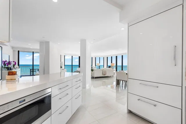 Sloan's Curve Palm Beach Unit 508s photo 9