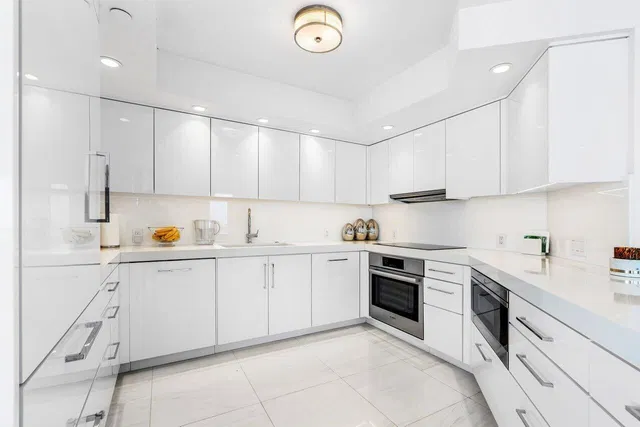 Sloan's Curve Palm Beach Unit 508s photo 11