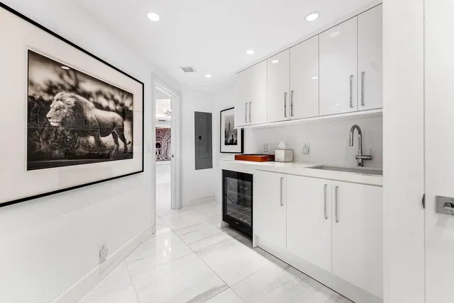 Sloan's Curve Palm Beach Unit 508s photo 22