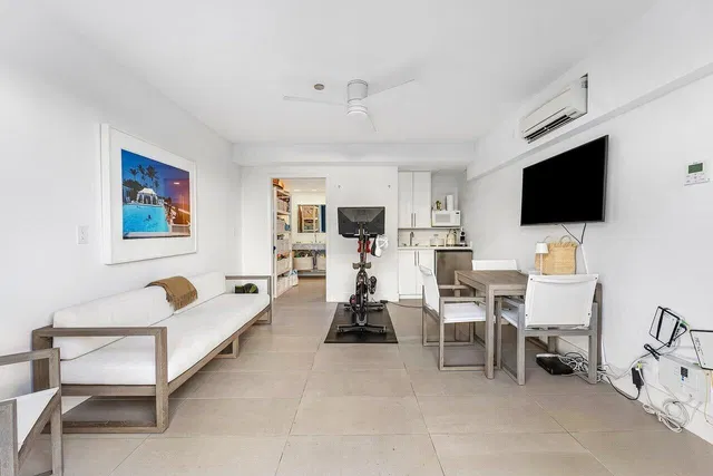 Sloan's Curve Palm Beach Unit 508s photo 23