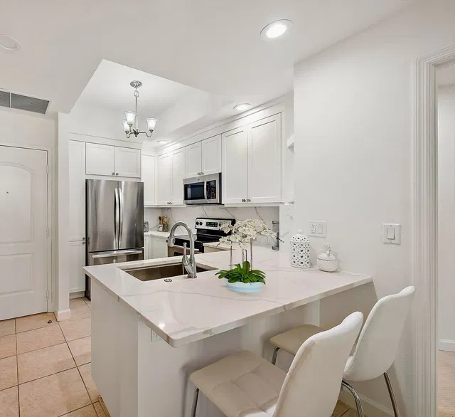 One City Plaza Unit 815 photo 2