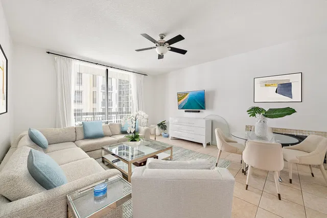 One City Plaza Unit 815 photo 3