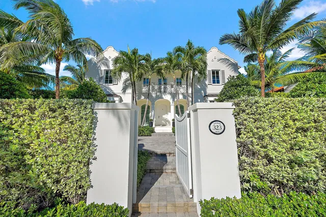 323 Seabreeze Avenue