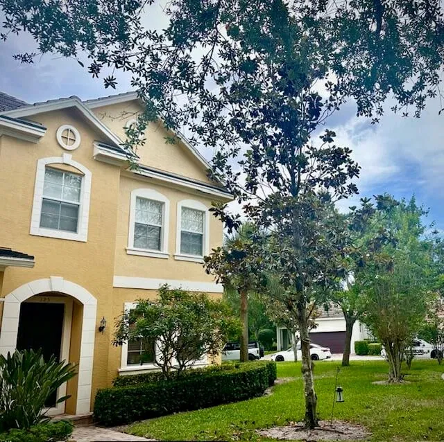 Canterbury Place Residence photo 3