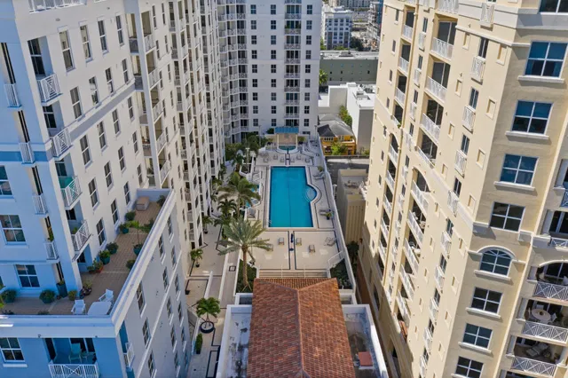 The Strand Unit 806 photo 4