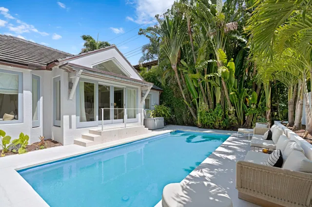 365 Hibiscus Avenue