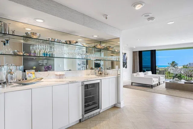 Sloan's Curve Palm Beach Unit 407s photo 6