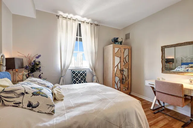The Prado Unit 852 photo 17