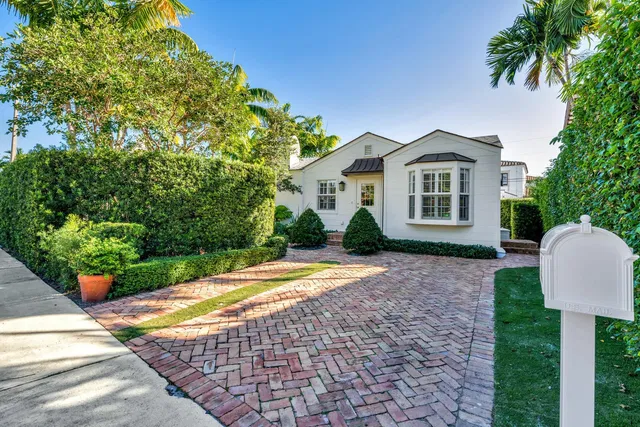 202 Seaspray Avenue