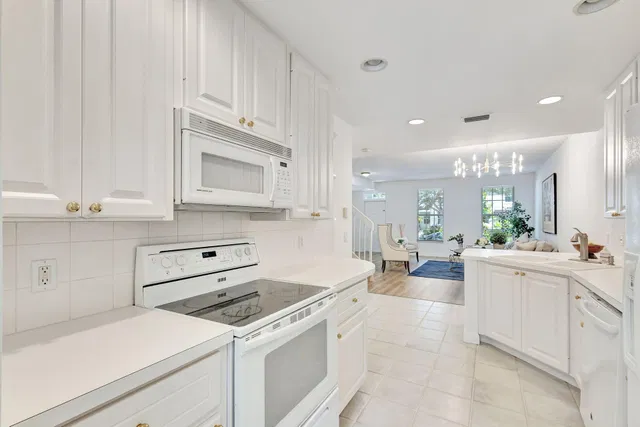 Charleston Court at Abacoa Residence photo 9