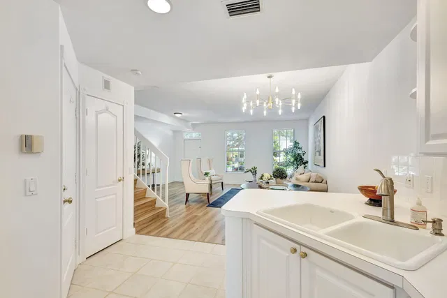 Charleston Court at Abacoa Residence photo 11