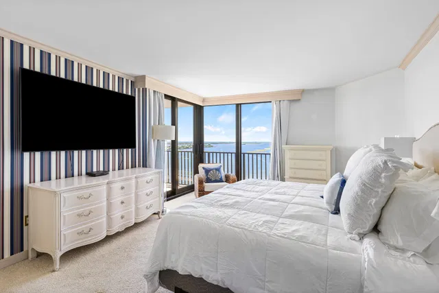 Trianon Unit 1805 photo 6