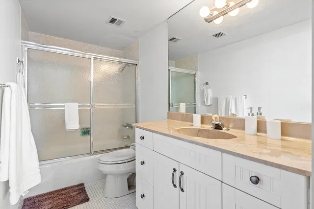 Trianon Unit 1805 photo 9